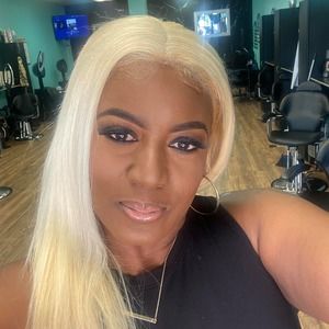 Meet your Posher, Latisha